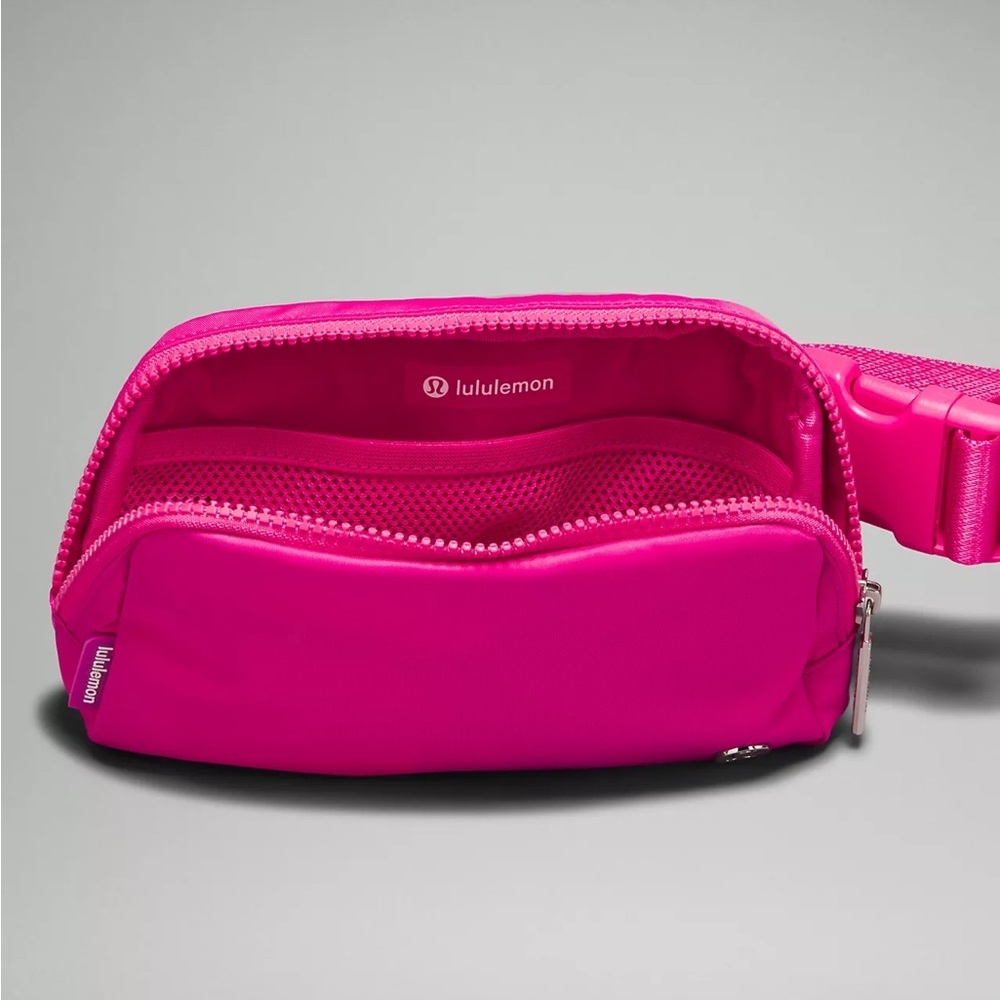 Lululemon Everywhere Belt Bag 1L- Sonic Pink/White - Picture 7 of 9